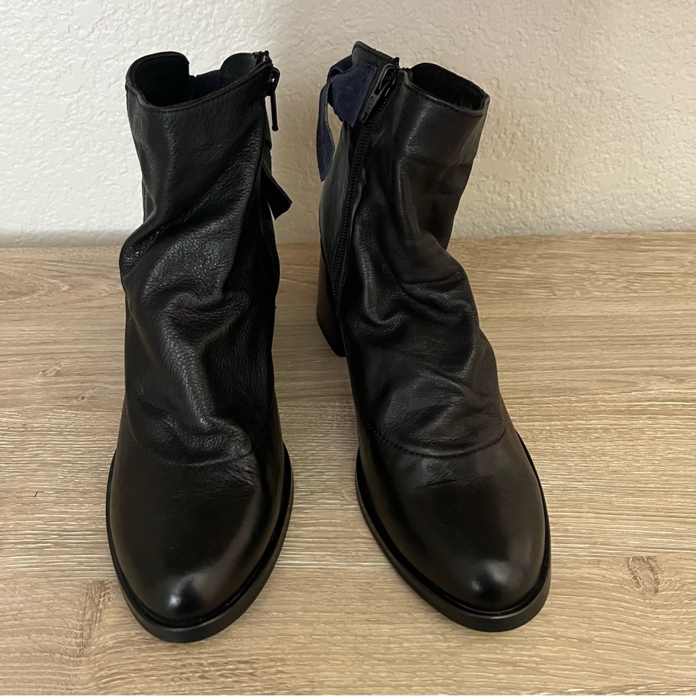 Bueno 37 Black Leather Ankle Boots w/ Suede leather tie detail - Chunky heel